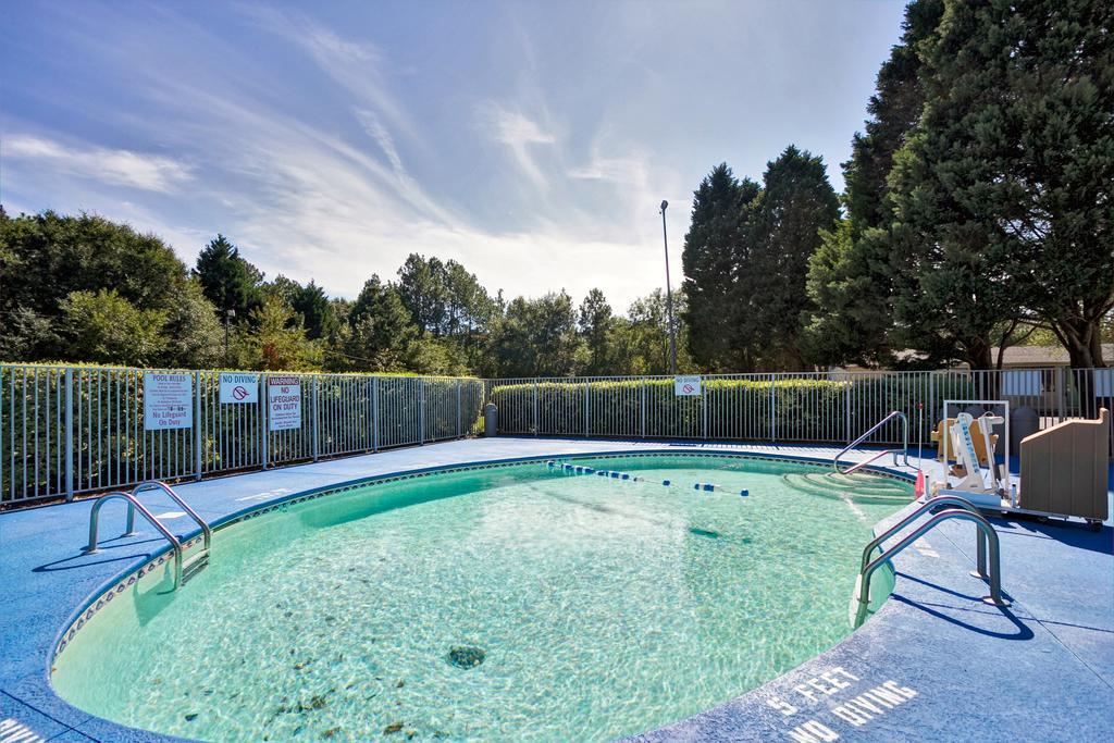 Super 8 By Wyndham Aberdeen Southern Pines Zewnętrze zdjęcie