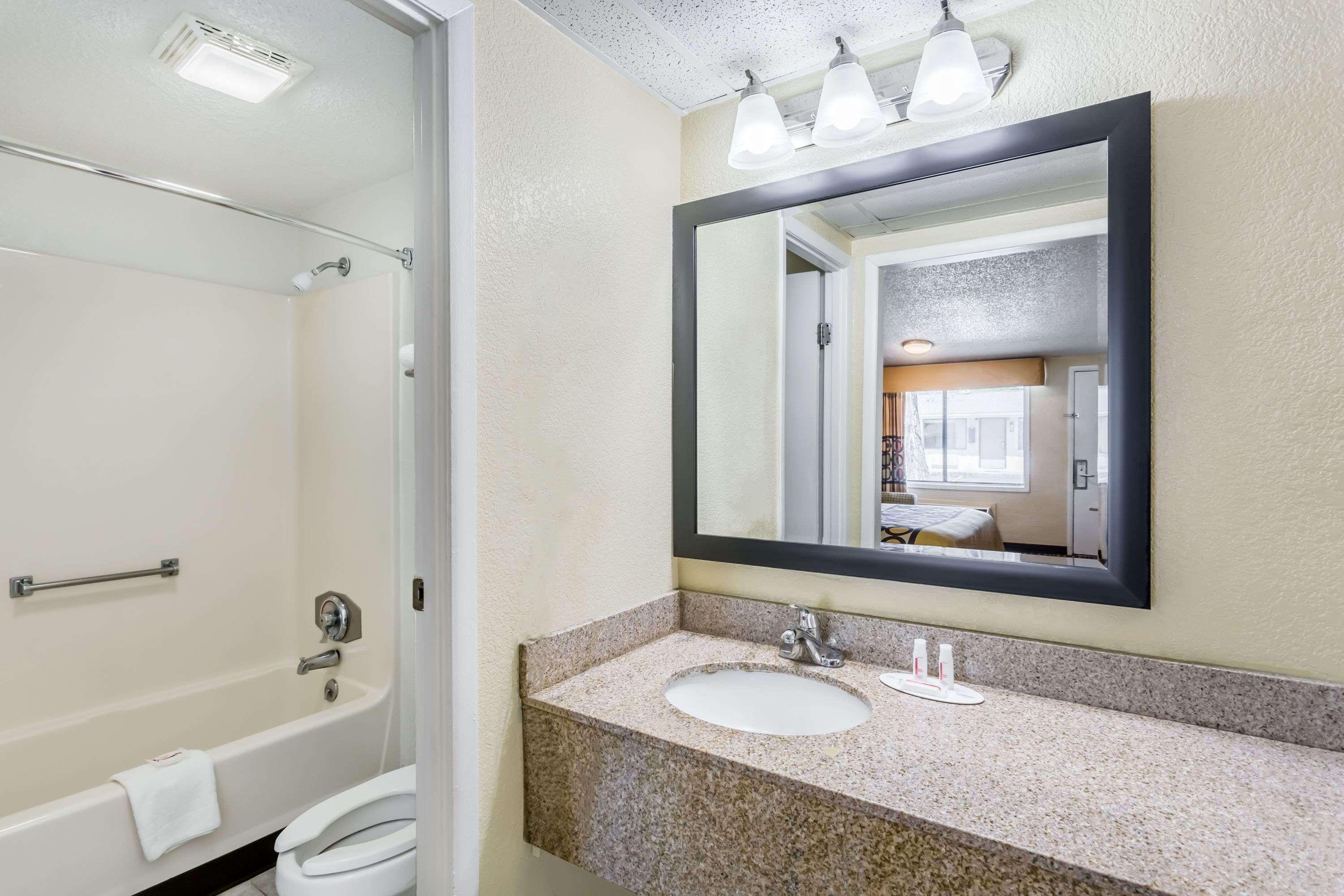 Super 8 By Wyndham Aberdeen Southern Pines Zewnętrze zdjęcie