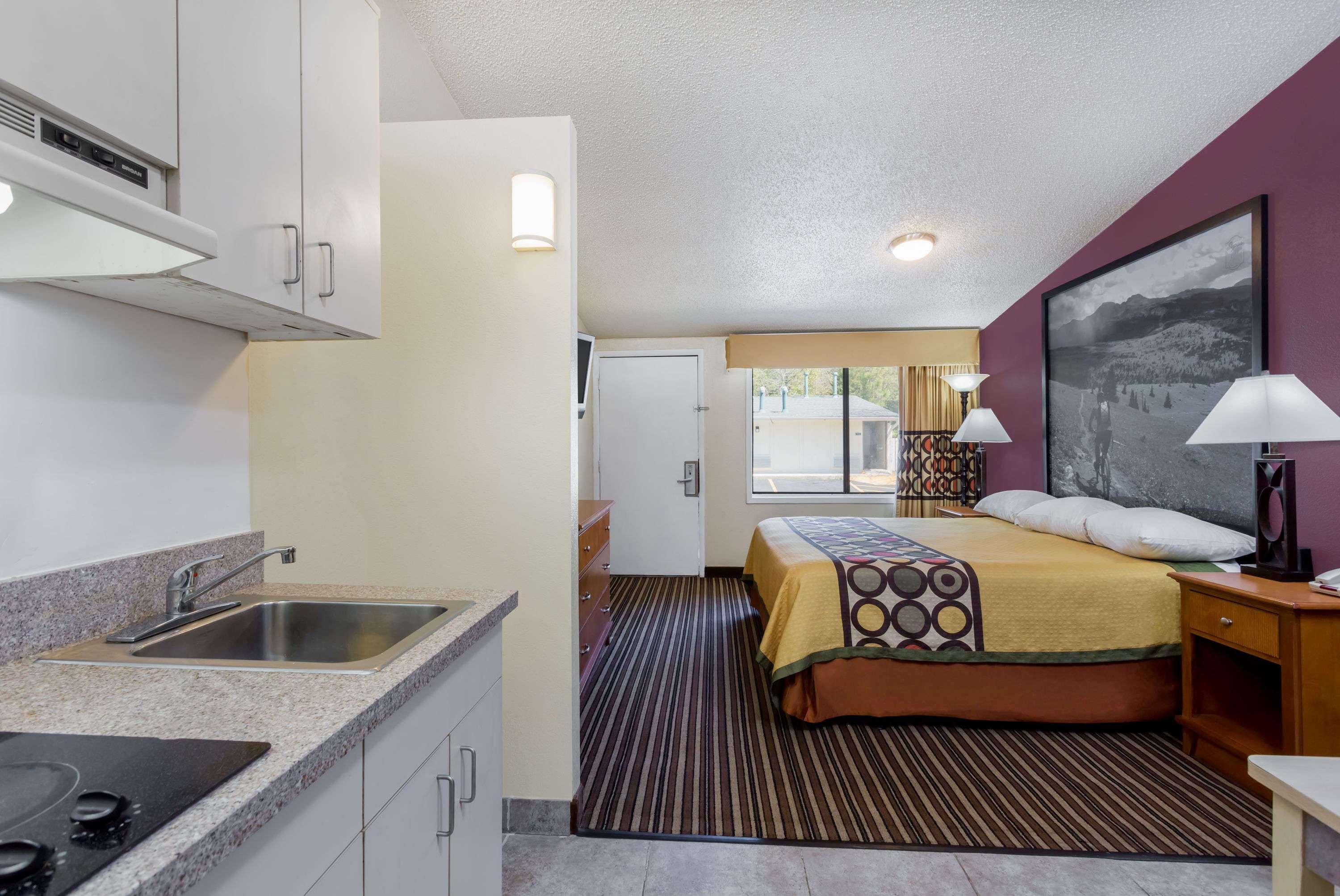 Super 8 By Wyndham Aberdeen Southern Pines Zewnętrze zdjęcie