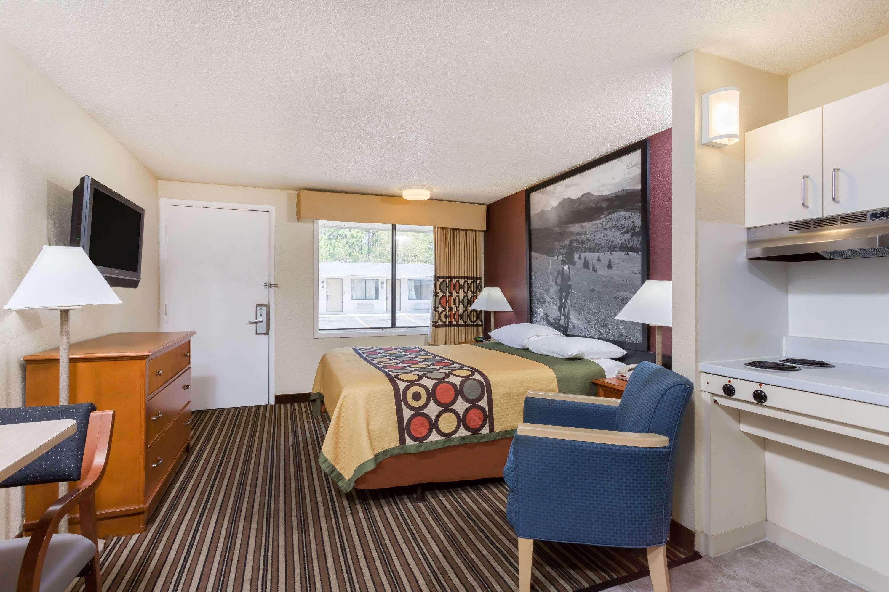 Super 8 By Wyndham Aberdeen Southern Pines Zewnętrze zdjęcie