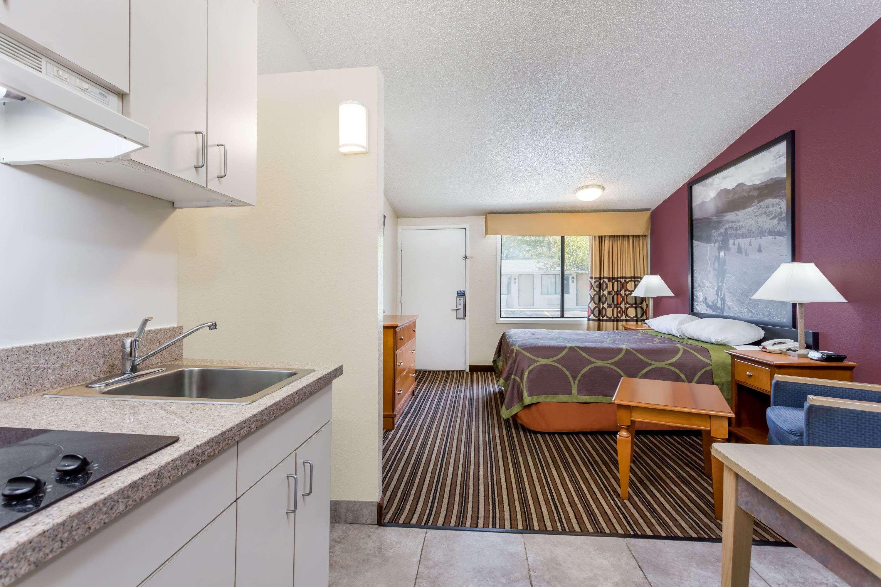 Super 8 By Wyndham Aberdeen Southern Pines Zewnętrze zdjęcie