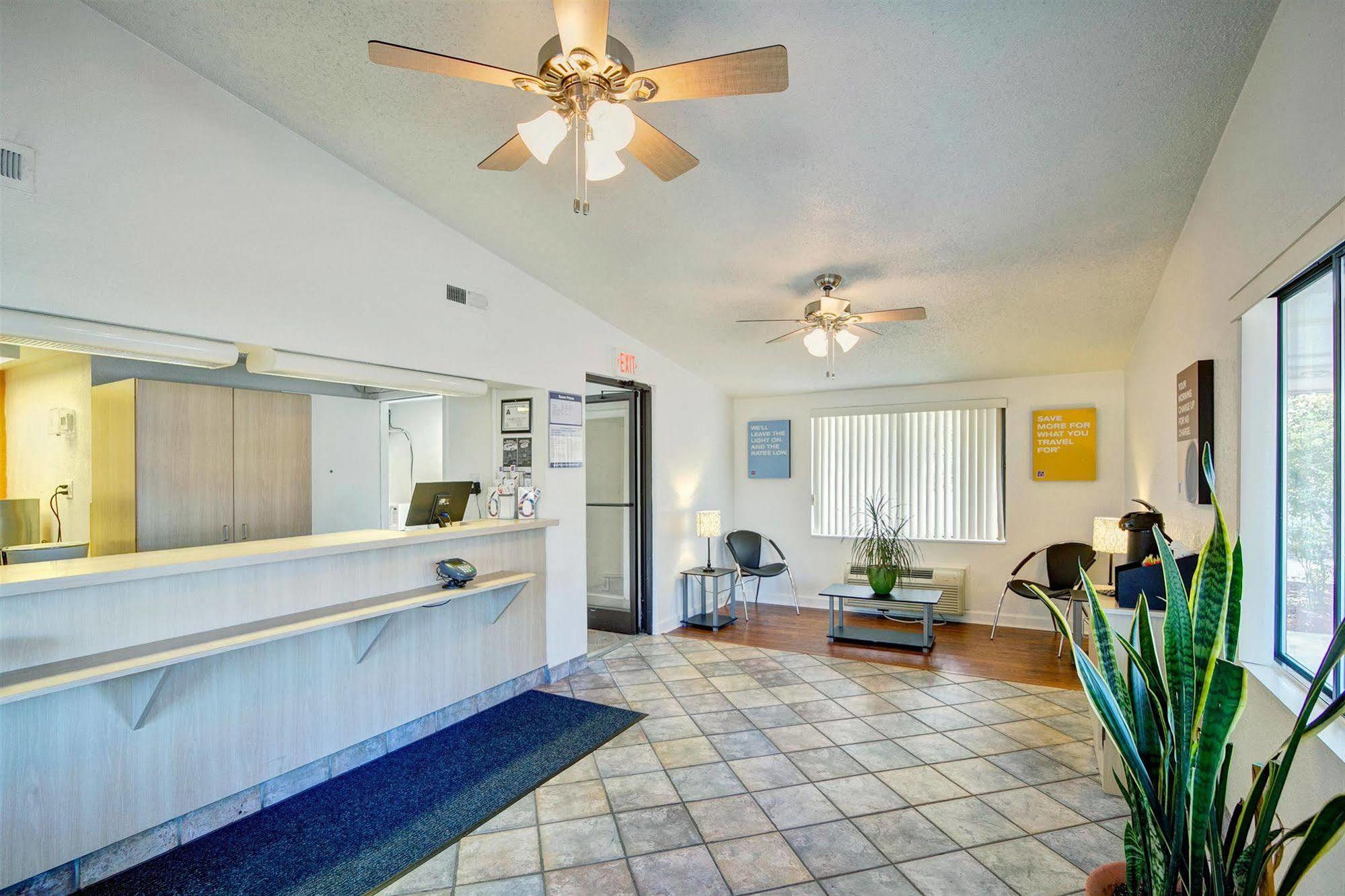 Super 8 By Wyndham Aberdeen Southern Pines Zewnętrze zdjęcie
