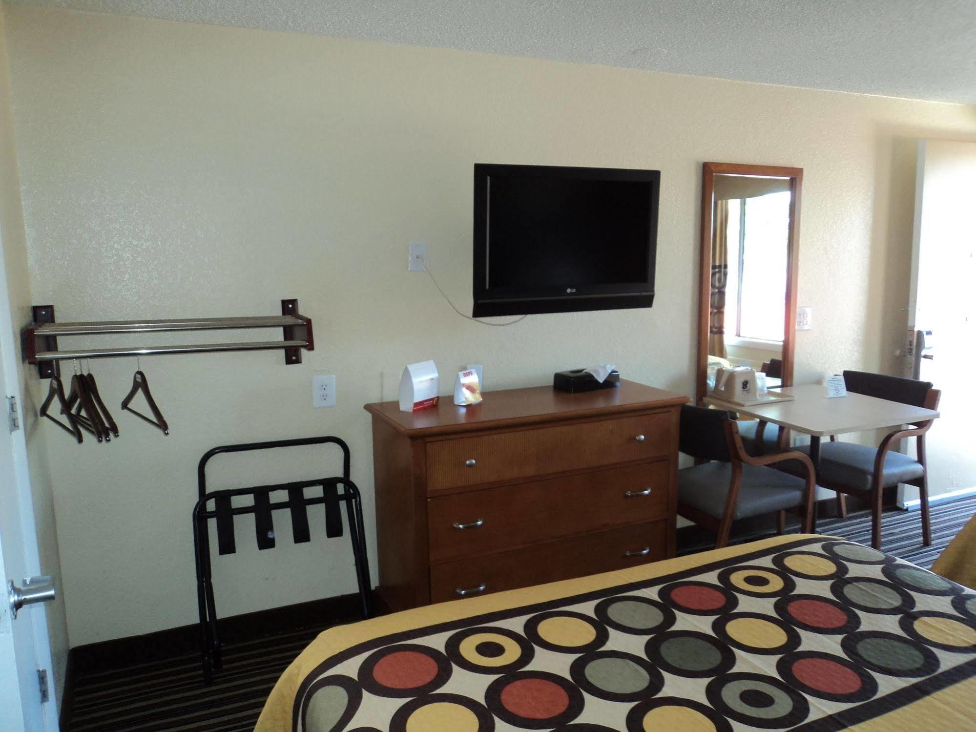 Super 8 By Wyndham Aberdeen Southern Pines Zewnętrze zdjęcie