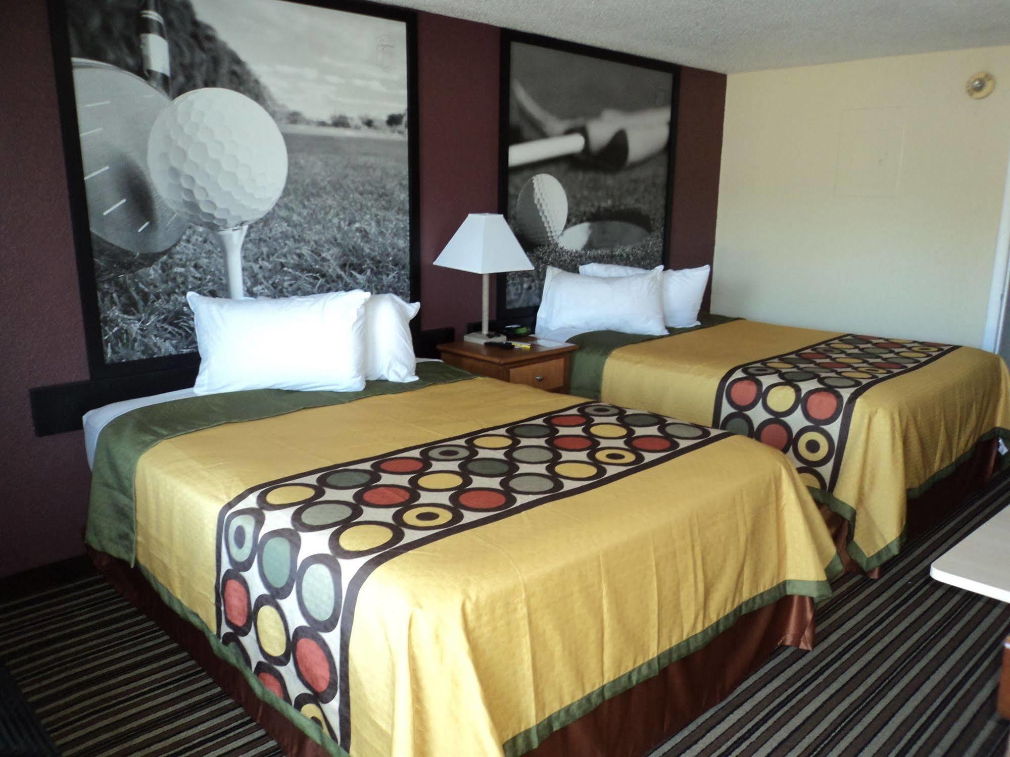 Super 8 By Wyndham Aberdeen Southern Pines Zewnętrze zdjęcie