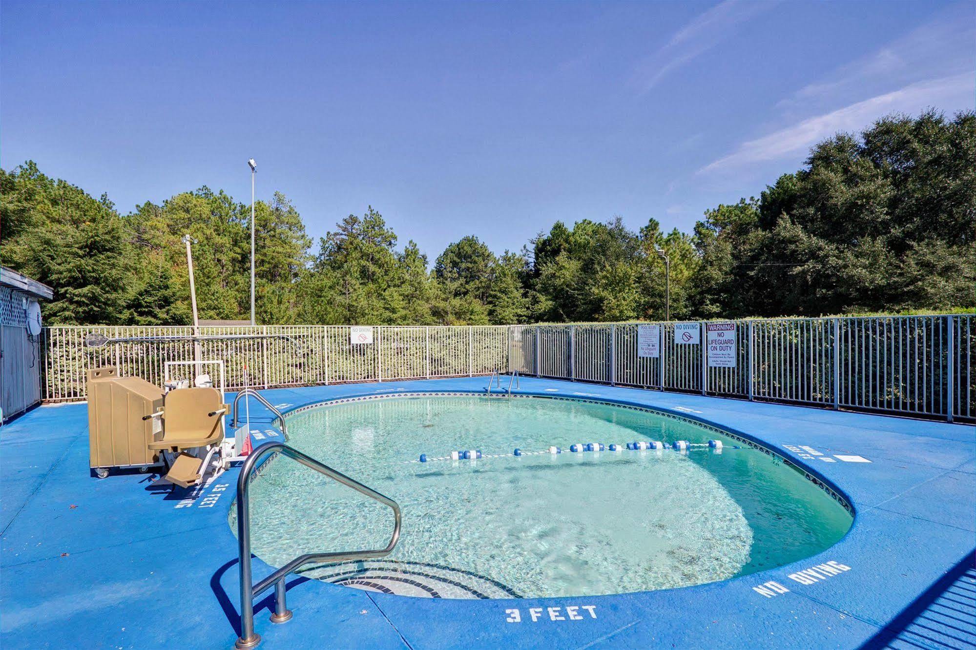 Super 8 By Wyndham Aberdeen Southern Pines Zewnętrze zdjęcie